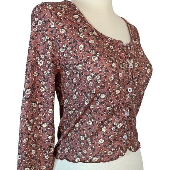 Flirty Long Sleeve Button Up Floral Mauve Crop Top - Picture 13 of 16